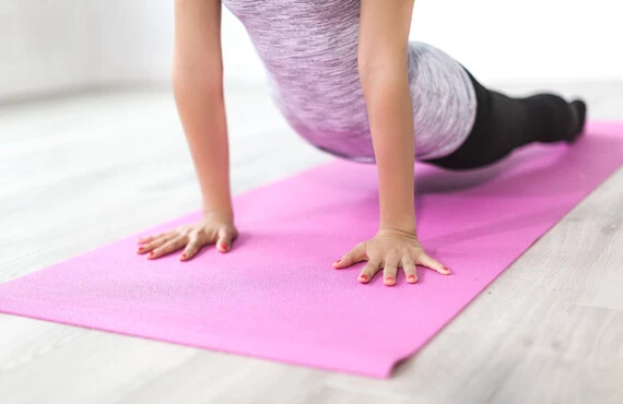 女性専門のレッスン | オンラインでのヨガならRelux ☆ YOGA 月
